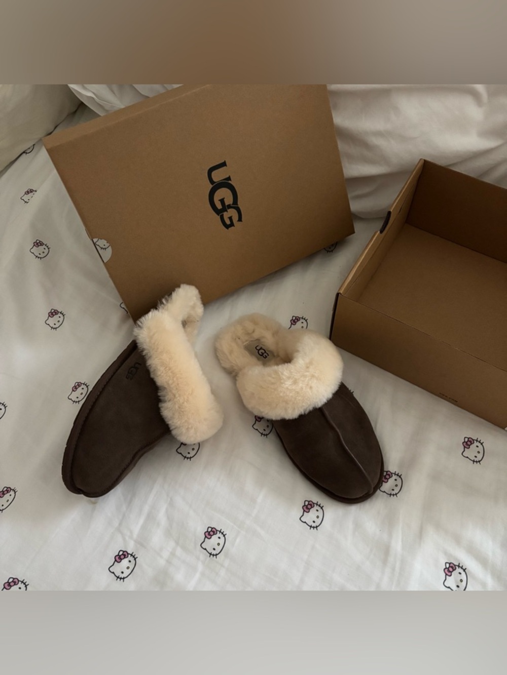UGG espresso and cream slippers - barely worn - Picture 2 of 6